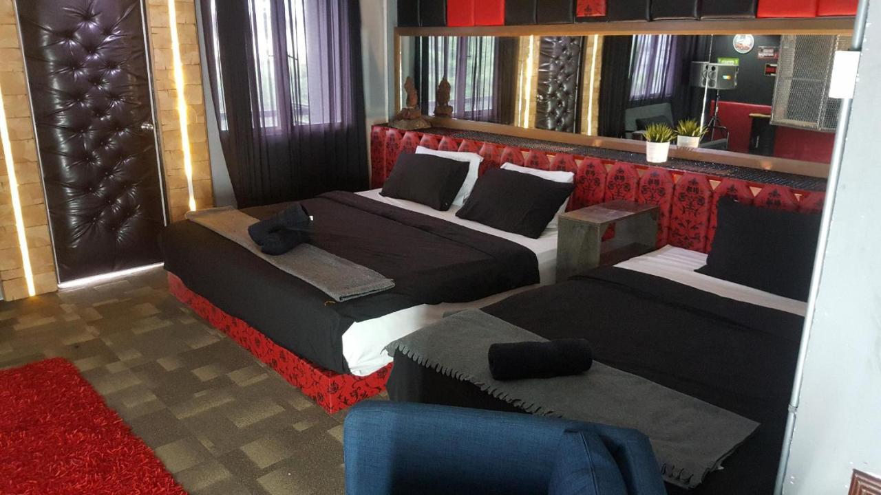 Deluxe Family Suite